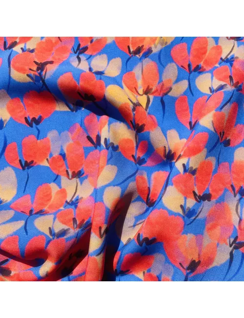 De jolis coquelicots rouges sur fond bleu roy