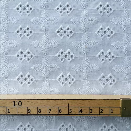 Tissu Broderie Anglaise Croix